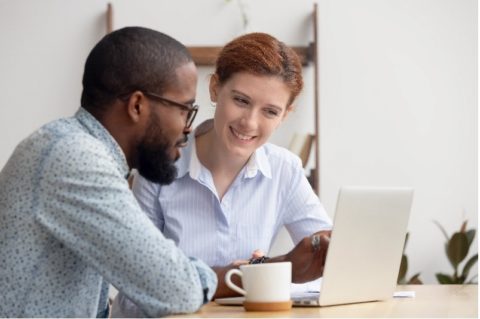 2 ppl looking at laptop